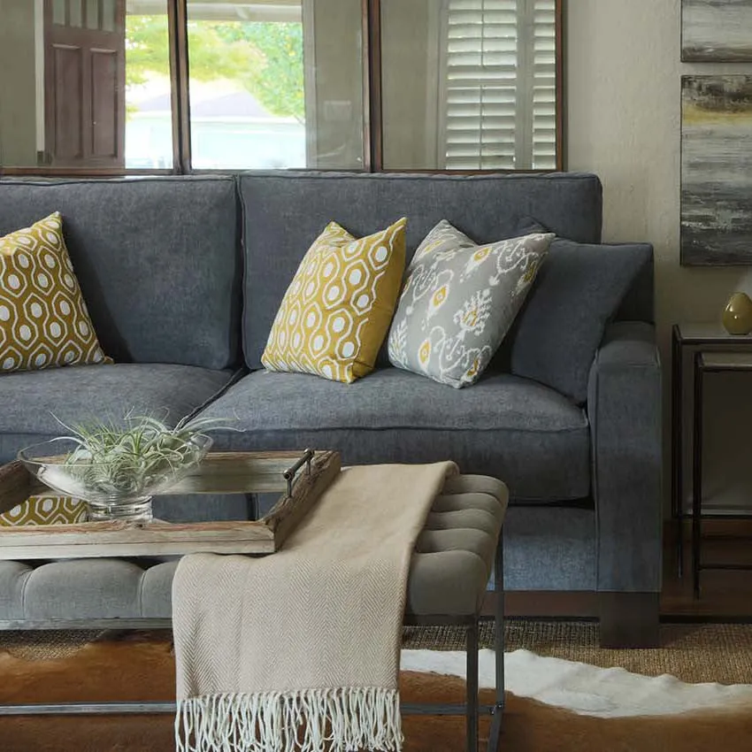 Laura Sofa